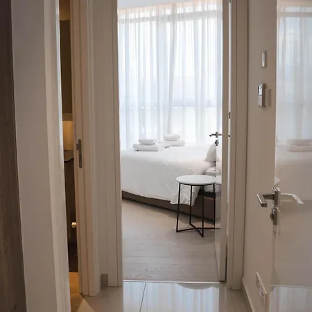 360 Luxury One Bedroom *