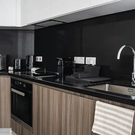 360 Luxury One Bedroom Apartment *