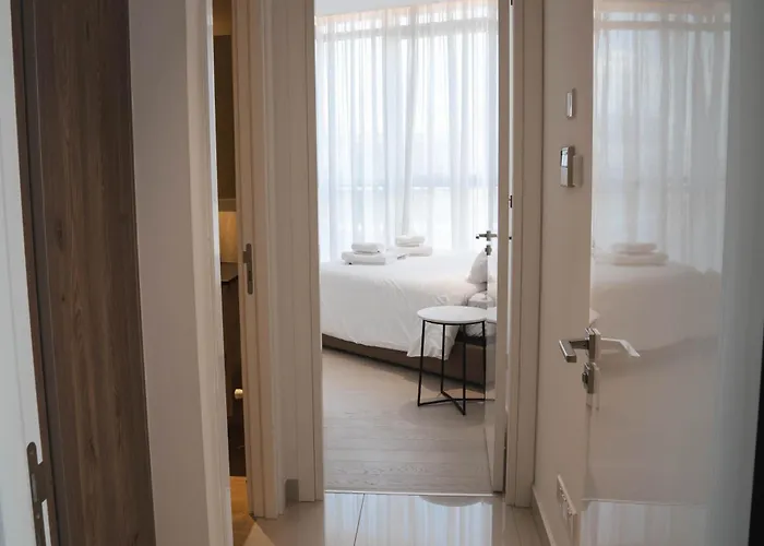 360 Luxury One Bedroom *